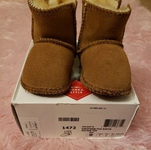 NWT- Infant Girl Minnetonka Boot